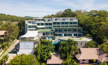 Three-storey apartment with sea view